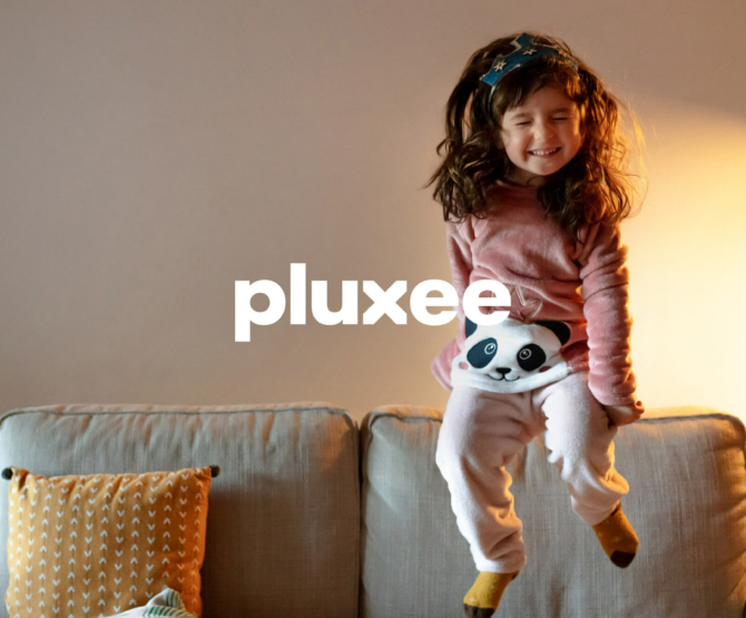 Pluxee logo with little girl jumping